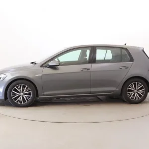 2018 Volkswagen Golf 1.5 TSI EVO SE with Nav and DSG - Image 4