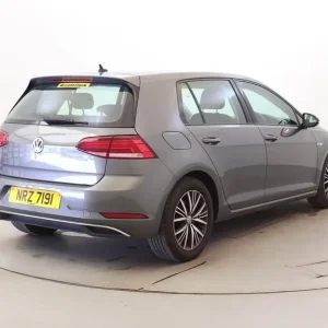 2018 Volkswagen Golf 1.5 TSI EVO SE with Nav and DSG - Image 5