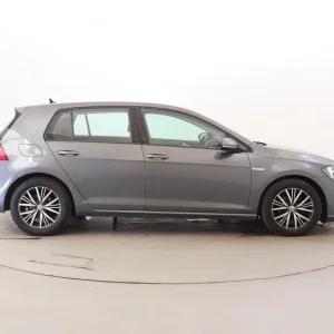 2018 Volkswagen Golf 1.5 TSI EVO SE with Nav and DSG - Image 8