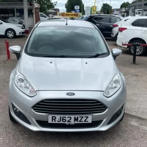 2013 Ford Fiesta ZETEC Hatchback Manual - Image 2