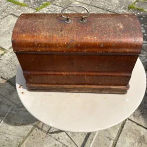 vintage sewing machine - Image 4