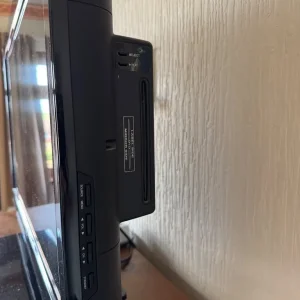 32-inch TV with built-in DVD player - Image 2