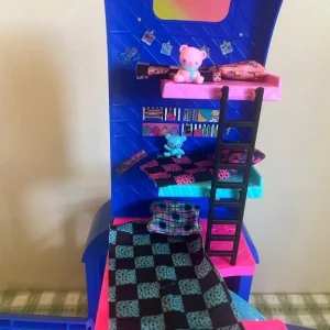 LOL Surprise glamper van with extra dolls - Image 4