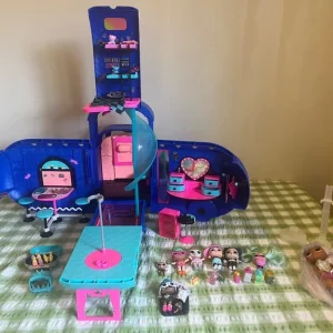 LOL Surprise glamper van with extra dolls