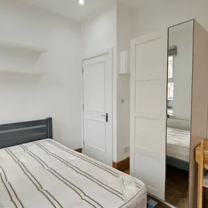 First floor studio flat with all bills included - Image 3