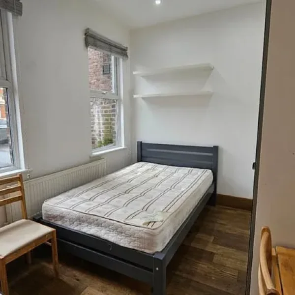 First floor studio flat with all bills included