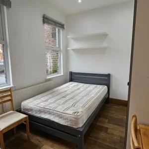 First floor studio flat with all bills included