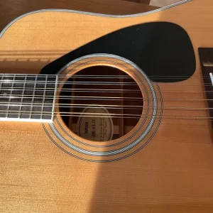 Yamaha 12 string guitar and luxury case - Image 3