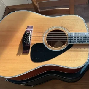 Yamaha 12 string guitar and luxury case - Image 5