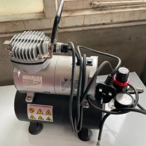 Airbrush Compressor & 2 Airbrushes - Image 2