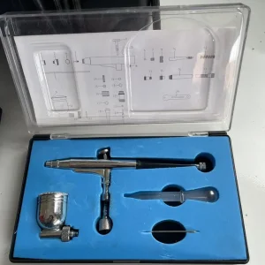 Airbrush Compressor & 2 Airbrushes - Image 3