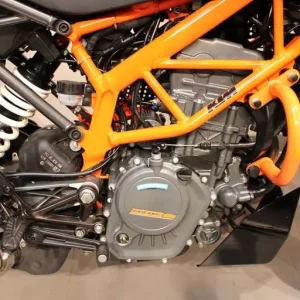 2021 KTM 125 Duke Black - Image 4