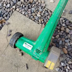 Patio sweeper and weed remover - Image 2