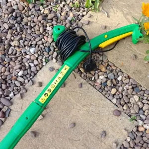 Patio sweeper and weed remover - Image 3
