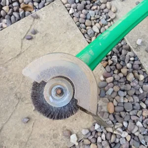 Patio sweeper and weed remover - Image 4