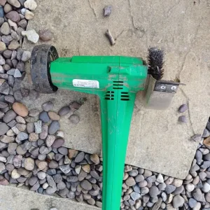 Patio sweeper and weed remover - Image 5