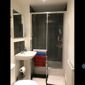 2 bedroom flat with balcony and secure parking in Louth, East Lindsey - Image 5