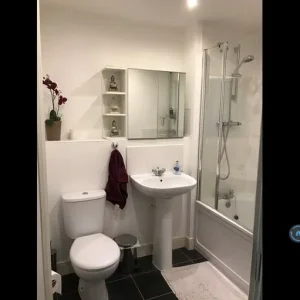 2 bedroom flat with balcony and secure parking in Louth, East Lindsey - Image 6