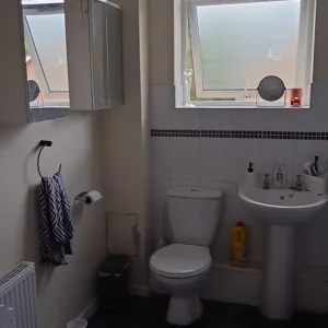 ROOM TO LET IN HEATH TOWN WEST-YORKSHIRE - Image 4