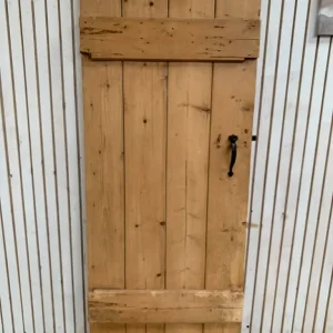 Internal wooden door 4 planks with black latch - Image 2