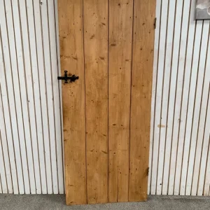 Internal wooden door 4 planks with black latch