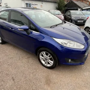 2014 Ford Fiesta 1.25 Zetec 5-door hatchback manual - Image 2