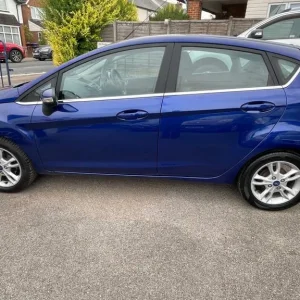 2014 Ford Fiesta 1.25 Zetec 5-door hatchback manual - Image 5