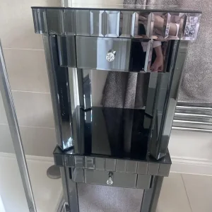 Mirrored bedside tables - Image 2