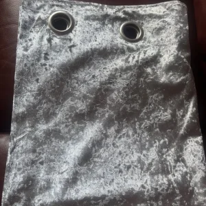 Ring top silver crushed velvet fully lined curtains - Image 2