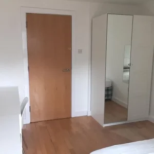 3 bed student apartment - Image 5