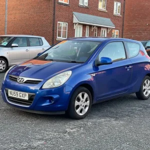 2009 Hyundai i20 1.4 manual 3-door hatchback - Image 4