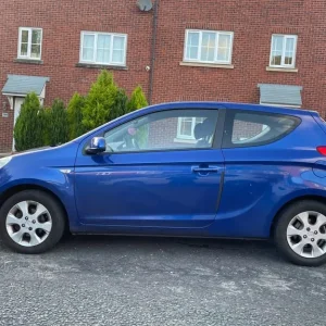 2009 Hyundai i20 1.4 manual 3-door hatchback - Image 5