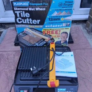 Electric tile cutter