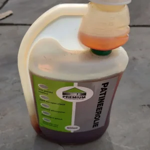 Patination oil for lead flashing