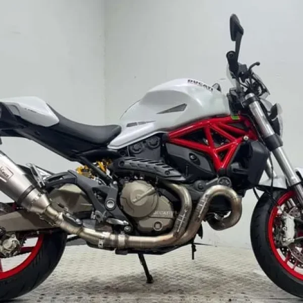 2015 Ducati Monster 821 – 2650 miles, Leo Vince exhaust, fresh service