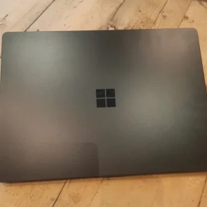 Microsoft Surface Laptop 10th gen i5 8GB 256GB touch screen - Image 5