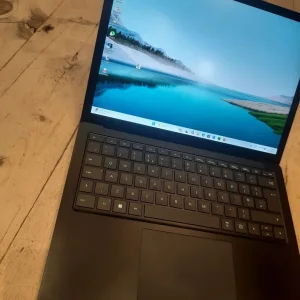 Microsoft Surface Laptop 10th gen i5 8GB 256GB touch screen - Image 6