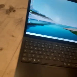 Microsoft Surface Laptop 10th gen i5 8GB 256GB touch screen - Image 7