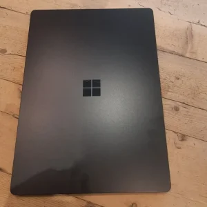 Microsoft Surface Laptop 10th gen i5 8GB 256GB touch screen - Image 8