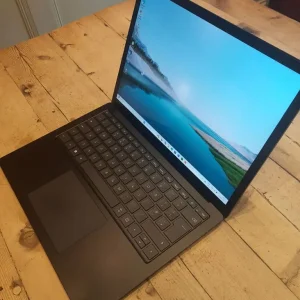 Microsoft Surface Laptop 10th gen i5 8GB 256GB touch screen