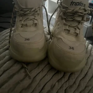 Balenciaga cream trainers size 5.5 - Image 2