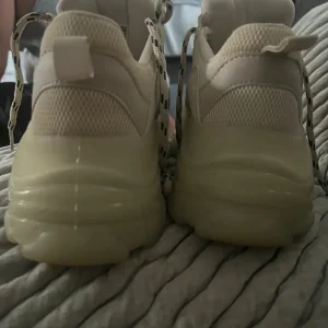 Balenciaga cream trainers size 5.5 - Image 4