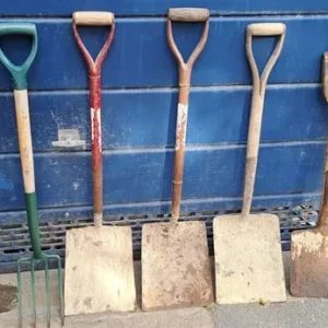 Shovels and plywood - Image 2
