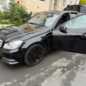 Mercedes-Benz C-Class 2013 2.1 Diesel Manual 4-door - Image 3