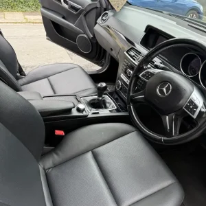 Mercedes-Benz C-Class 2013 2.1 Diesel Manual 4-door - Image 4
