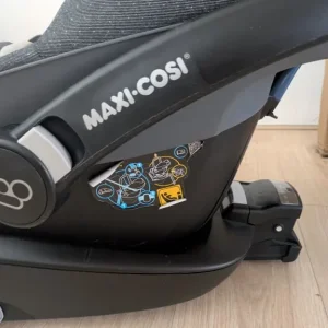 Maxi Cosi Car Seat with Base - Image 3