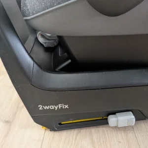 Maxi Cosi Car Seat with Base - Image 4