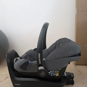 Maxi Cosi Car Seat with Base