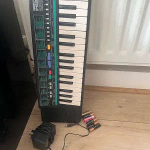 Yamaha PSS-50 Mini Keyboard - Image 2