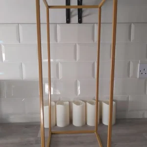 10 gold metal frame for centrepieces and table backdrops